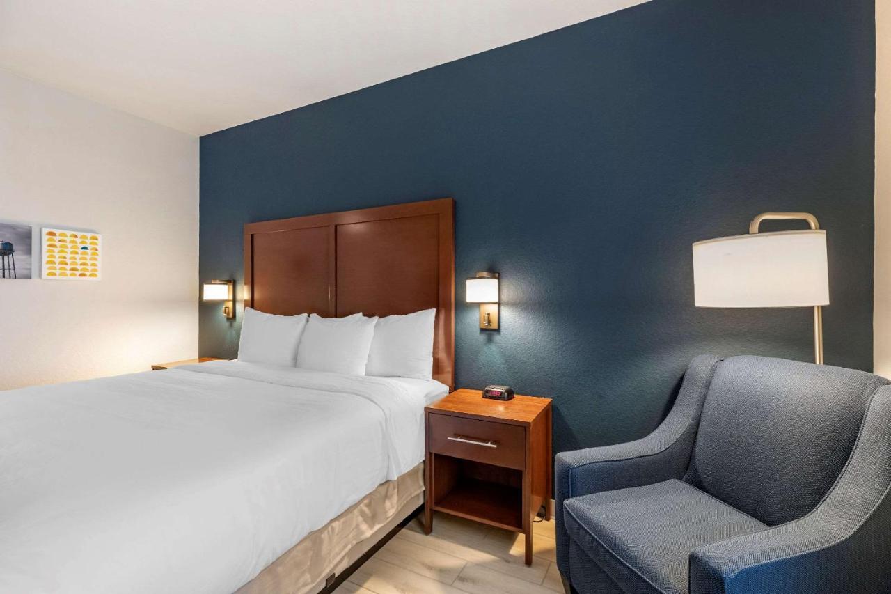 Comfort Inn & Suites Bennett Strasburg Exteriör bild